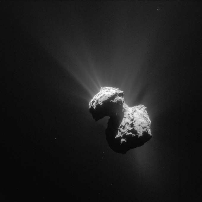 67P/추류모프-게라시멘코의 모습. 로제타 호가 지난 7월 7일 혜성에서 154km 떨어진 지점에서 촬영했다. - ESA 제공