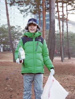 호수공원에 현미경 시료를 채취하러 갔다가 호지프를 시작하게 됐다. - 어린이과학동아 제공