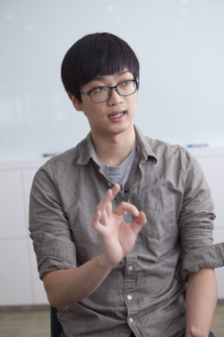 현재 분자 디자인을 연구 중인 송 연구원은 영화 속 마크 와트니처럼 가장 당면한 문제부터 해결해 나가는 연구 방식을 진행 중이라고 밝혔다. - IBS 제공