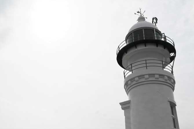 뱃길을 밝히는 등대처럼, 마음을 밝혀주는 등대 같은 사람들이 있다. - 고기은 제공
