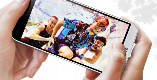 <phone_2>모든 정보를 눈으로 보여주는 디스플레이는 가장 중요한 부분 중 하나입니다 - LG전자 제공</phone_2>