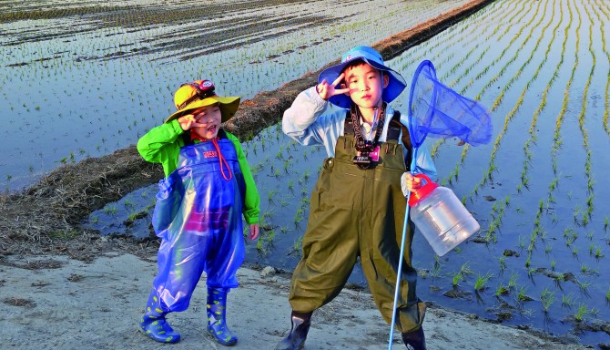 수청이 탐사를 위한 완벽한 복장을 하고 현장교육에 출동한 ‘준형제’ 팀. - 어린이과학동아, 손예준 제공