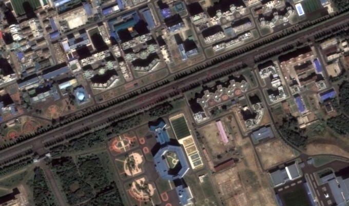 카퍼레이드 직후 군중이 거리를 통해 이동하는 장면 -(c)Deimos Imaging, an UrtheCast Company