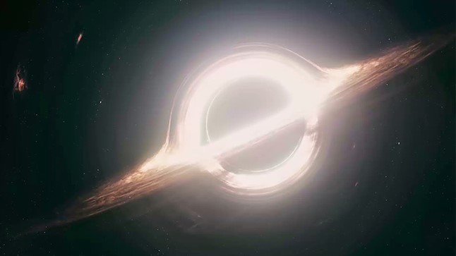 영화 인터스텔라에서 묘사된 블랙홀의 모습이다. 그 어떤 영화보다 블랙홀을 사실적으로 묘사했다는 평가를 받았다. 인터스텔라 캡쳐.