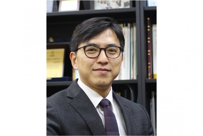 김현우 KAIST 화학과 교수 연구팀은 핵자기공명(NMR) 분광분석기로 광학이성질체의 구조를 분석하는 기술을 개발했다고 9일 밝혔다. KAIST 제공