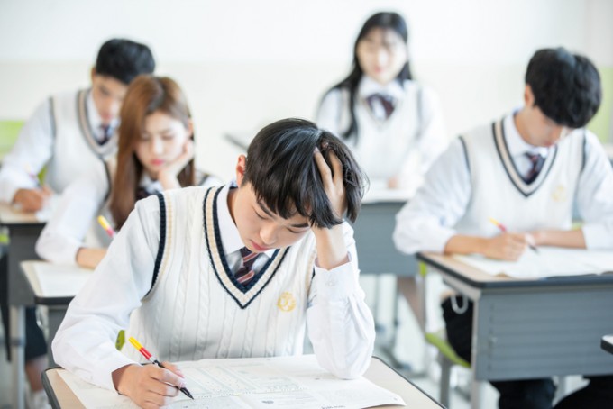 한국의 교육경쟁력이 읽기와 수학, 과학에서 떨어진 것으로 조사됐다. 특히 읽기 경쟁력이 두드러지게 떨어져 실질적 문맹이 증가할 것이라는 우려다. 게티이미지뱅크 제공