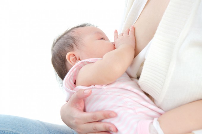 모유가 신생아에게 항체를 전달해 면역력을 늘려줄 수 있다는 연구결과가 나왔다. 게티이미지뱅크