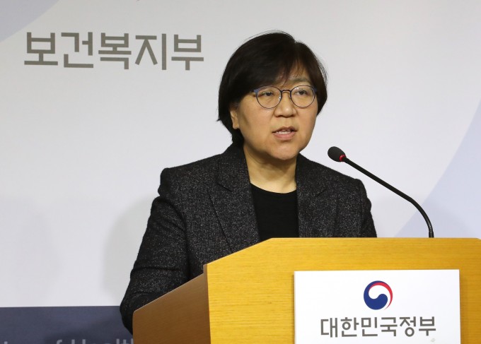 정은경 질병관리본부장이 20일 오후 세종시 정부세종청사에서 신종 코로나바이러스 감염증 관련 브리핑을 하고 있다. 연합뉴스
