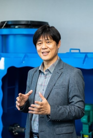 곽 박사가 밸브실 시스템의 검증 과정에 관해 설명하고 있다. 동아사이언스DB