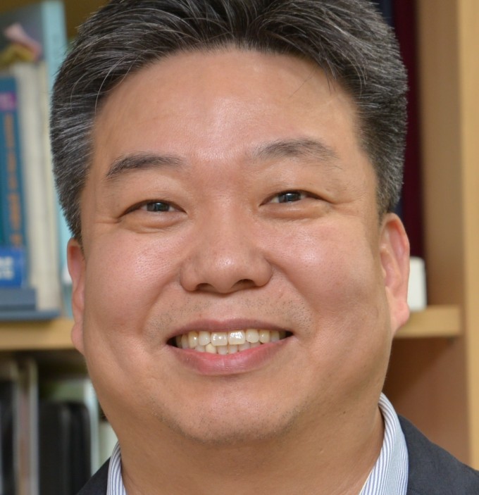 김형섭 포스텍 신소재공학과 교수. 한국연구재단 제공.
