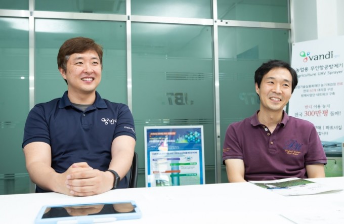 양 박사와 박 대표는 방제 드론이 빅데이터화되면 방제 작업을 효율화할뿐 아니라 산림 방제용 드론 같은 다른 분야에도 쓰일 것으로 기대하고 있다고 밝혔다. 동아사이언스DB