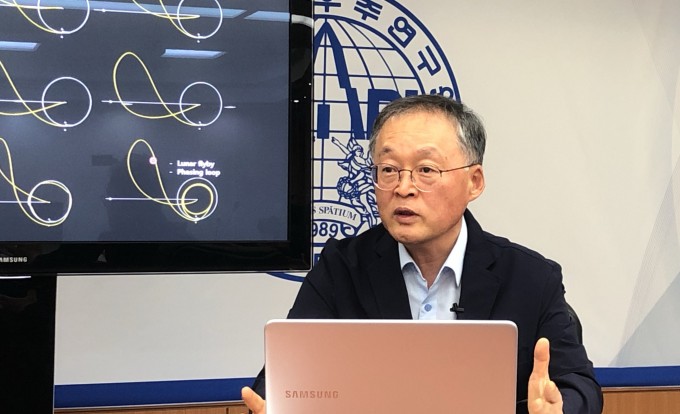 이상률 항우연 달탐사 사업단장이 달궤도선 발사에 관해 설명하고 있다. 한국과학기자협회 제공.