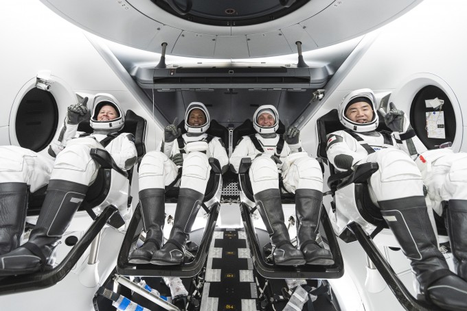 NASA 우주비행사 섀넌 워커, 빅터 글로버, 마이크 홉킨스 등 3명과 일본항공우주개발기구(JAXA) 우주비행사 노구치 소이치는 이달 14일 스페이스X의 드래건을 타고 ISS로 향할 예정이다. NASA 제공