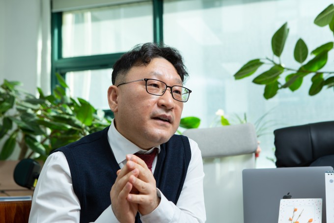 한 교수는 소재 설계 플랫폼을 ′차세대 활자′로 표현한다. 플랫폼이 소재 연구에서 지식을 전달하는 활자로 활용되면서 소재 혁명을 이끌 수 있다는 설명이다. 남윤중 제공