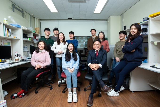 한 교수는 소재 개발 플랫폼이 미래소재연구단 과제 후에도 남게 되는 유용한 자산이 될 것이라 강조했다. 남윤중 제공