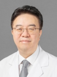 엄중식 가천대 길병원 감염내과 교수가 13일 화상으로 열린 ‘제6회 하이원 신약개발 심포지아’에서 코로나19 항체 치료제인 렉키로나주의 임상 2상 결과를 발표했다. 가천대길병원 제공