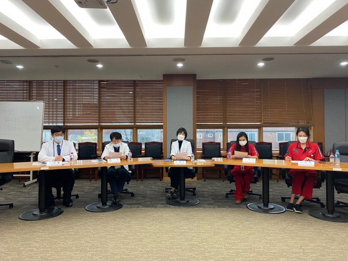 왼쪽부터 김기홍 서울대 응급의학과 교수, 홍기정 교수, 노영선 교수, 박혜나 간호사, 이주희 응급구조사. 고재원 기자 jawon1212@donga.com