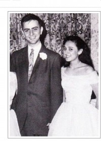 과학영재 린 알렉산더는 불과 14살에 시카고대에 입학해 19세인 1957년 24세인 칼 세이건과 결혼했지만 1965년 이혼했다. 두 사람의 결혼식 장면. 그 뒤 1970년 토머스 마굴리스와 재혼할 때까지 린 세이건이라는 이름을 썼다.
