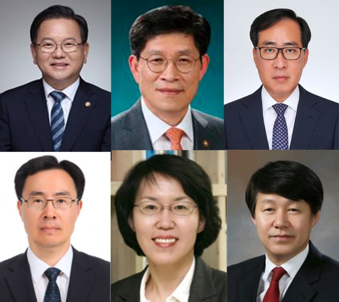 문재인 대통령이 16일 국무총리를 포함해 5개 부처에 대한 개각을 단행했다. 청와대 제공