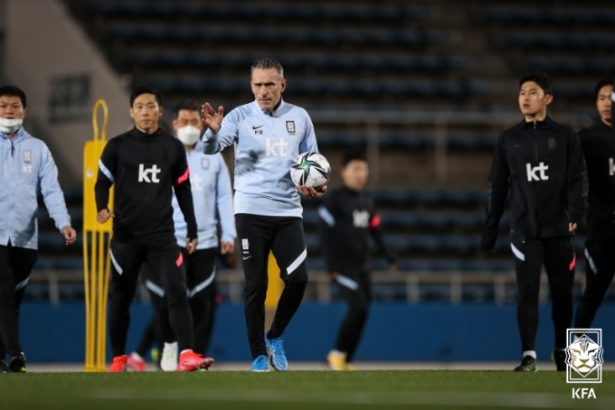 한일전을 앞두고 훈련 중인 축구 국가대표팀. 축협 제공