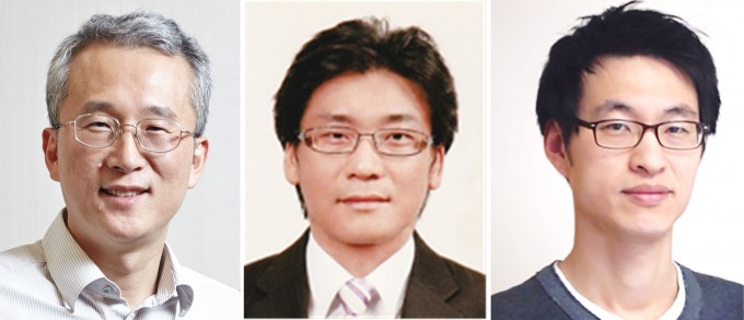 김은준 기초과학연구원(IBS) 시냅스 뇌질환 연구단 단장(왼쪽), 김선균 연구위원(가운데), 이수호 선임연구원 연구팀은 신경세포의 시냅스에 존재하는 단백질인 TANC2가 부족하거나 망가졌을 때 자폐와 뇌 발달장애를 일으키는 원리를 찾아냈다. IBS 제공