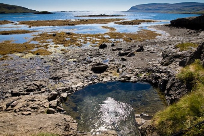 아이슬란드의 헤들뤼뢰이그(Hellulaug) 온천. Visit Westfjords 제공