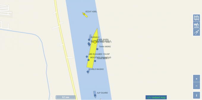 선박 위치 추적 사이트인 ‘베셀파인더닷컴에 따르면 하루 전까지만 해도 제방에 닿아있던 뱃머리가 떨어져 있는 것을 확인할 수 있다. 베슬파인더 화면 캡처
