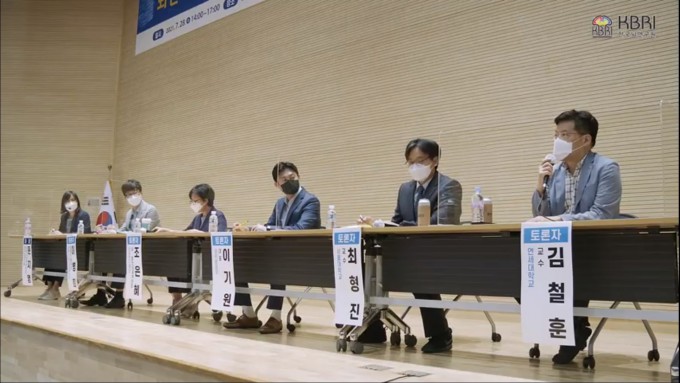 한국뇌연구원 28일 오후 2시 대강당에서 오프라인과 온라인으로 ′뇌 연구 활성화를 통한 국가 과학기술 경쟁력 강화 토론회′를 열었다. 이 자리에서 국내 전문가들은 국내에서 뇌 연구 분야 성과는 매우 우수하지만 실제적으로 상용화된 건수는 많지 않음을 지적하며, 산업계와의 융합연구와 연구문화 변화 등으로 길을 찾아야 한다는 의견을 나눴다. 유튜브 영상 캡처
