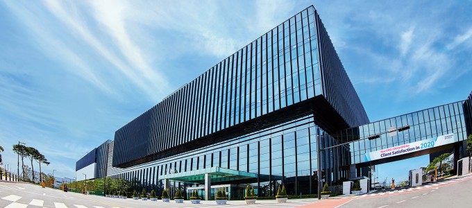 삼성바이오로직스가 위탁생산한 미국 모더나의 신종 코로나바이러스 감염증(COVID-19·코로나19) 백신 243만5000만 회분이 국내에 도입된다.사진은 삼성바이오로직스 전경. 삼성바이오로직스 제공