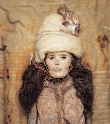 중국 신장위구르 분지서 발견된 4000년된 서양인 외모 미라, 알고보니 토착민이었다