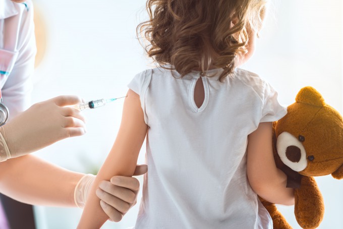 미국 식품의약국(FDA)이 화이자와 모더나의 5세 미만 어린이용 코로나19 백신 접종을 허용했다. 게티이미지뱅크 제공