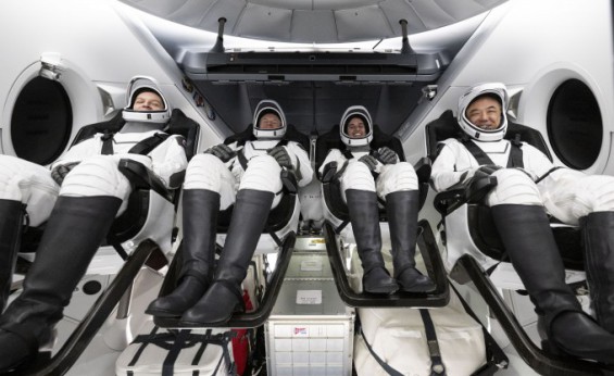 스페이스X 캡슐 타고 돌아온 우주인 4명 '임무 완료'