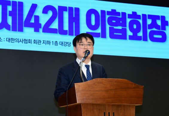 법원, 의대 증원 근거 제출 요청…의협 '강경파 집행부' 출범