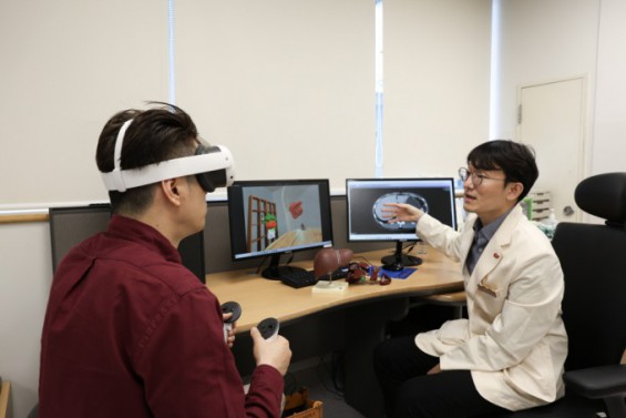 VR로 미리 보는 '간암수술', 환자 불안 줄인다
