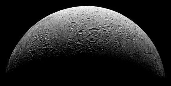 토성 '작은 달'에 생명체 찾으러 2040년 탐사 떠난다