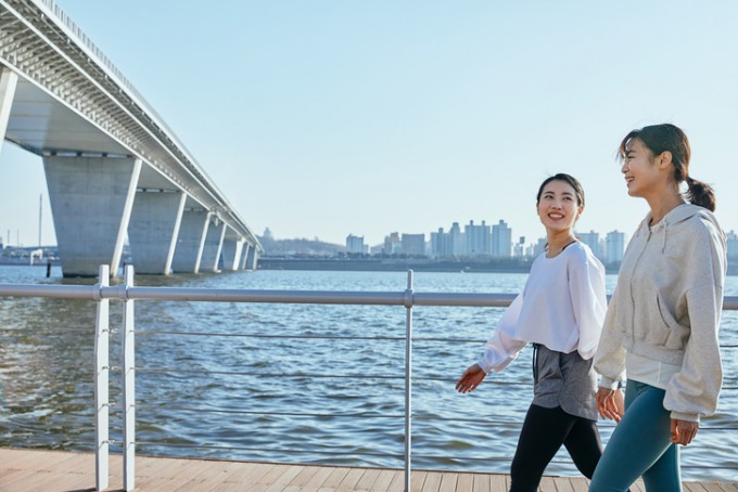 걷기 운동을 즐기는 시민들. 게티이미지뱅크