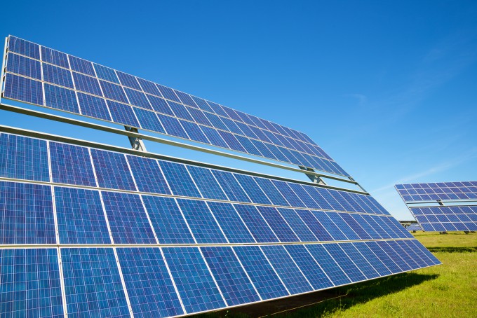 태양광발전 등 재생에너지 확대를 위한 과제로 송전망 구축이 지목된다. 게티이미지뱅크 제공