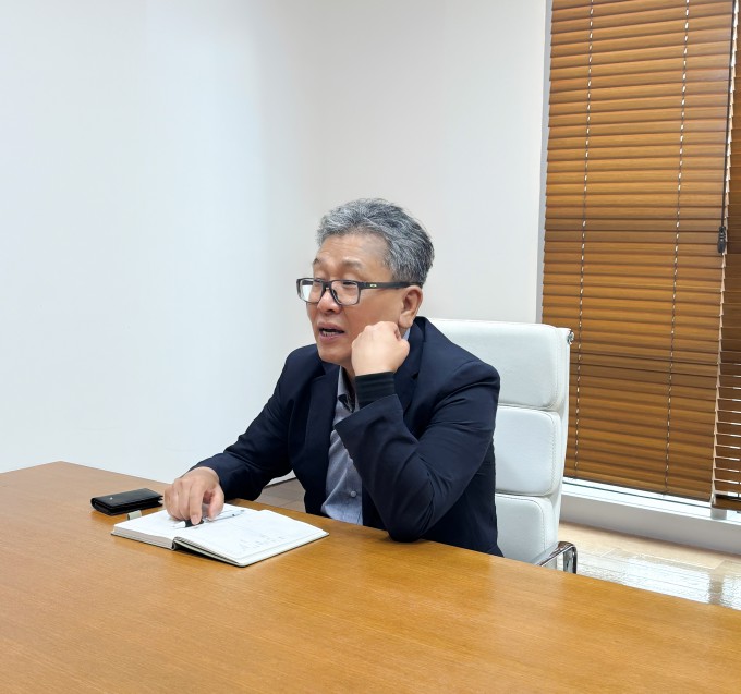 지난달 30일 경기 판교 메디포스트 본사에서 진행된 인터뷰에서 오원일 메디포스트 대표가 인터뷰하고 있다.<BR> 메디포스트 제공