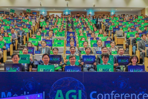 서울대병원·네이버, 한국형 의료 LLM 공개…해외 AI 의존 낮춘다