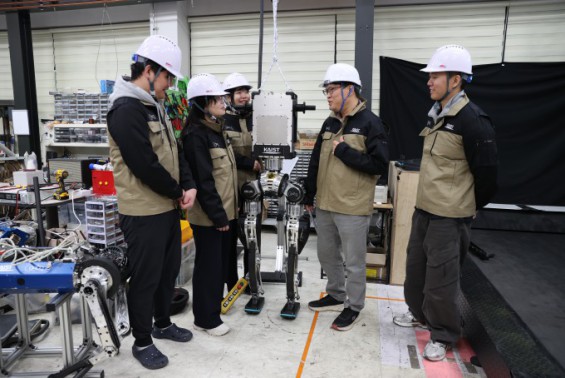 [사이언스얼라이브2025]① '문워크 로봇' 뒤엔 48시간 밤샘 소통 있었다