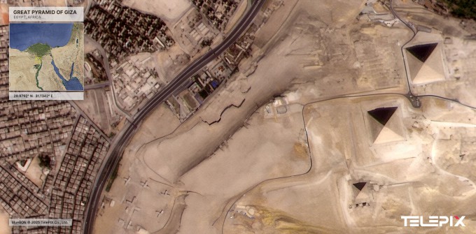 텔레픽스가 국내 최초로 우주에서 위성 소프트웨어를 업데이트한 뒤 위성이 직접 처리한 이집트 카이로 피라미드 영상 이미지다. 텔레픽스 제공