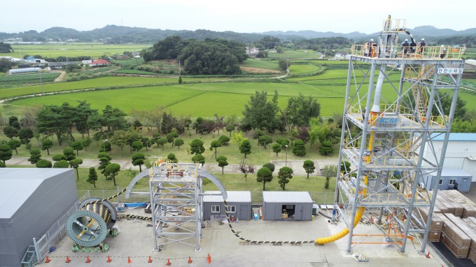 J-tubeless 해저 케이블 설치 공법을 검증하기 위한 육상 실증 시험 시스템. 전기연 제공