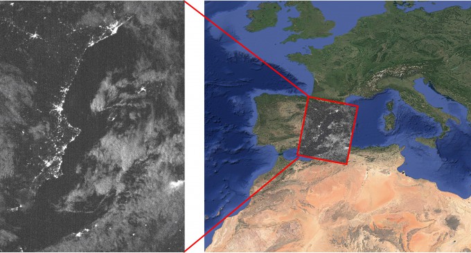 차세대중형위성 3호에 탑재된 한국천문연구원의 광시야 카메라 로키츠(ROKITS)의 보조 카메라로 촬영한 스페인 동남부의 밤 영상(왼쪽). 오른쪽 그림은 촬영한 영상을 해당 지역에 투영한 모습. 우주항공청 제공