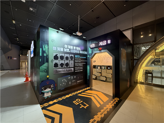 The National Science Museum, in collaboration with NST, opened a promotional hall on the 22nd where visitors can experience the history and research achievements of seven government-funded research institutes with a 'new agent infiltration' concept. Courtesy of the Ministry of Science and ICT.