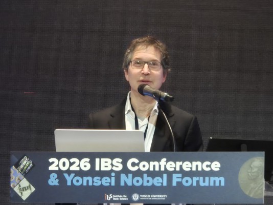 노벨상 수상자 "AI로 만든 단백질 분해효소로 알츠하이머 원인 제거할 것"