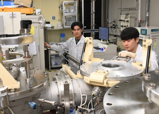 전기 저장 장치 없이 데이터 보관…차세대 메모리 구조 구현