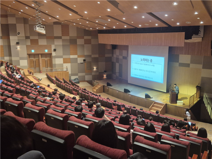 The ‘University Collaborative Integrity Special Lecture’ is being held at Dasan Hall in Oryong Gwan, Gwangju Institute of Science and Technology (GIST), on the 7th. Photo provided by GIST