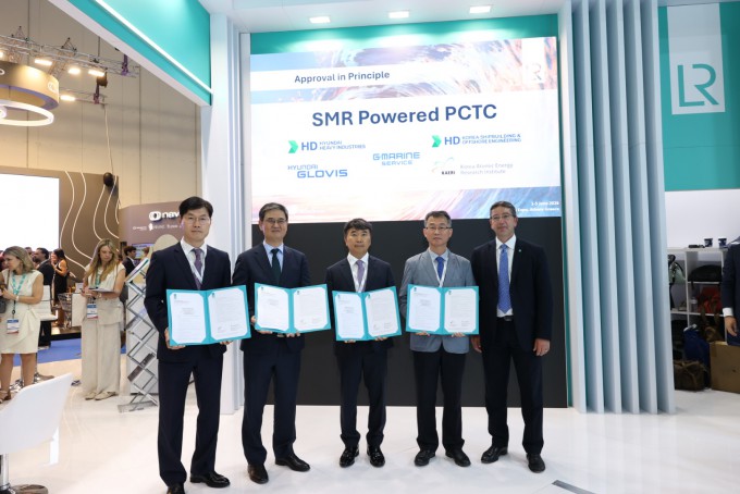 From left: Kwon Chi-oh, CEO of G-Marine Service; Ryu Hong-ryeol, Executive Vice President of HD Hyundai Heavy Industries; Kim Tae-woo, Executive Vice President of Hyundai Glovis; Cho Jin-young, head of the Advanced Reactor Technology Development Division at KAERI; and Nick Brown, Chief Executive Officer (CEO) of Lloyd’s Register. Credit: KAERI