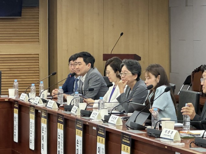 Professor Geun-Koo Kim of Yonsei University gives a presentation at the forum. Photo by reporter Moon Hye-won, moony@donga.com