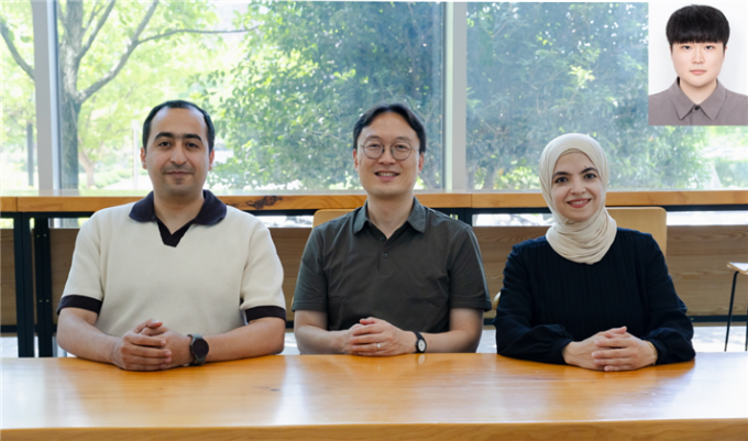 (From left) Ahmed Elsharkawy, postdoctoral researcher (first author), Prof. Seungjun Kim, Aya Ataya (M.S.), and Bocheon Kim (M.S.) at the School of Integrated Technology, Gwangju Institute of Science and Technology (GIST). Credit: GIST